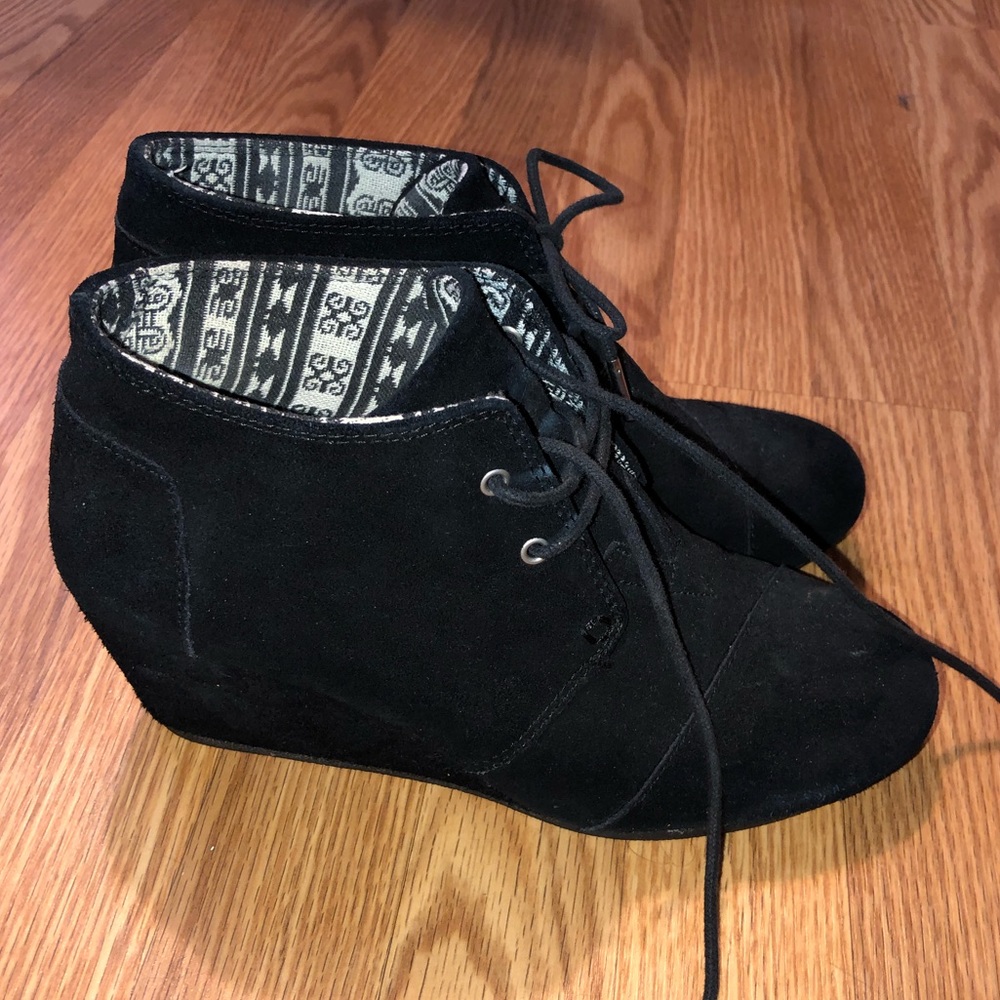 Toms desert wedge suede booties